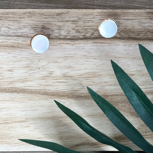 Capurgana Studs Pearl flat
