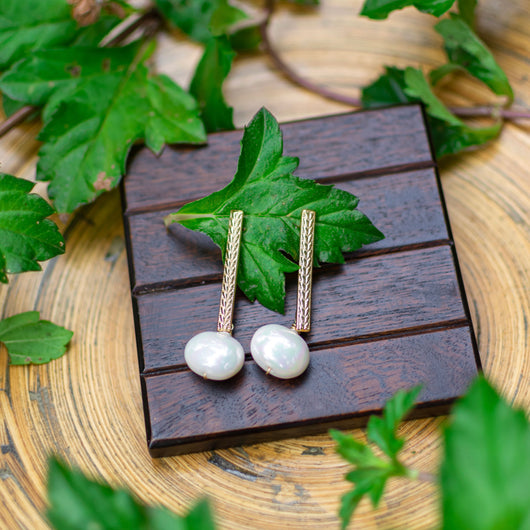 Encanto pearl earrings