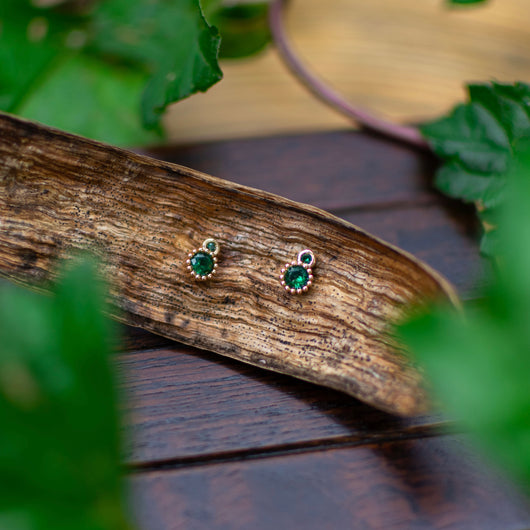 Mini stud green earrings
